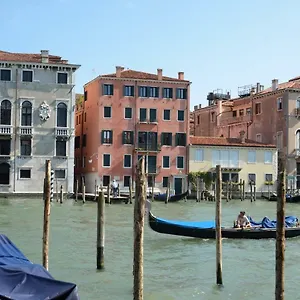 charming-apartment-on-grand-canal.hotelslidodijesolo.com/